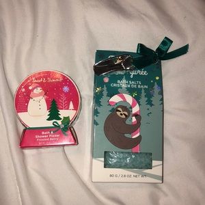 Bath fizz and bath salts